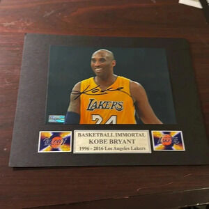 Kobe Bryant Los Angeles Lakers signed photo